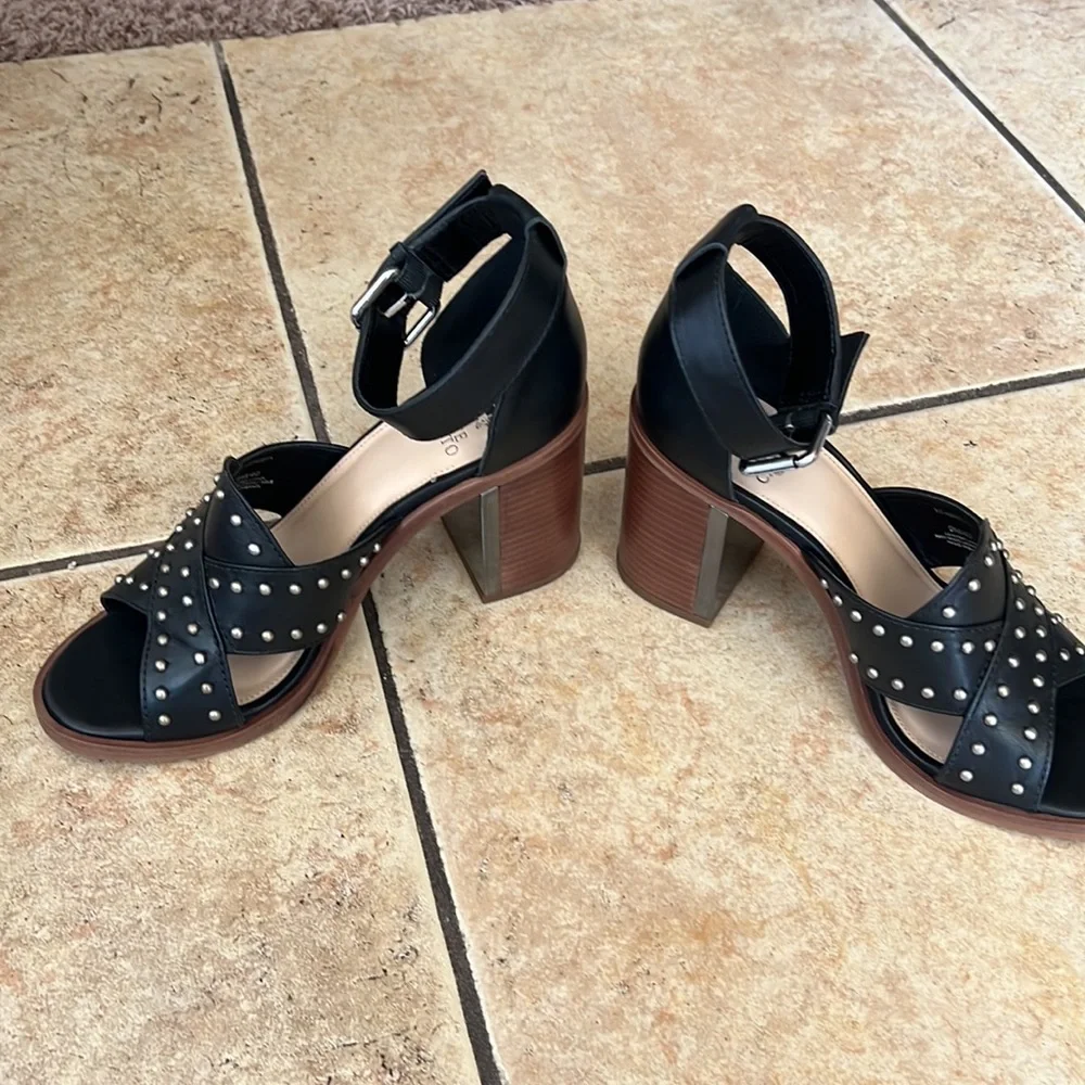 🔥🔥🔥Vince Camuto  and leather sandals